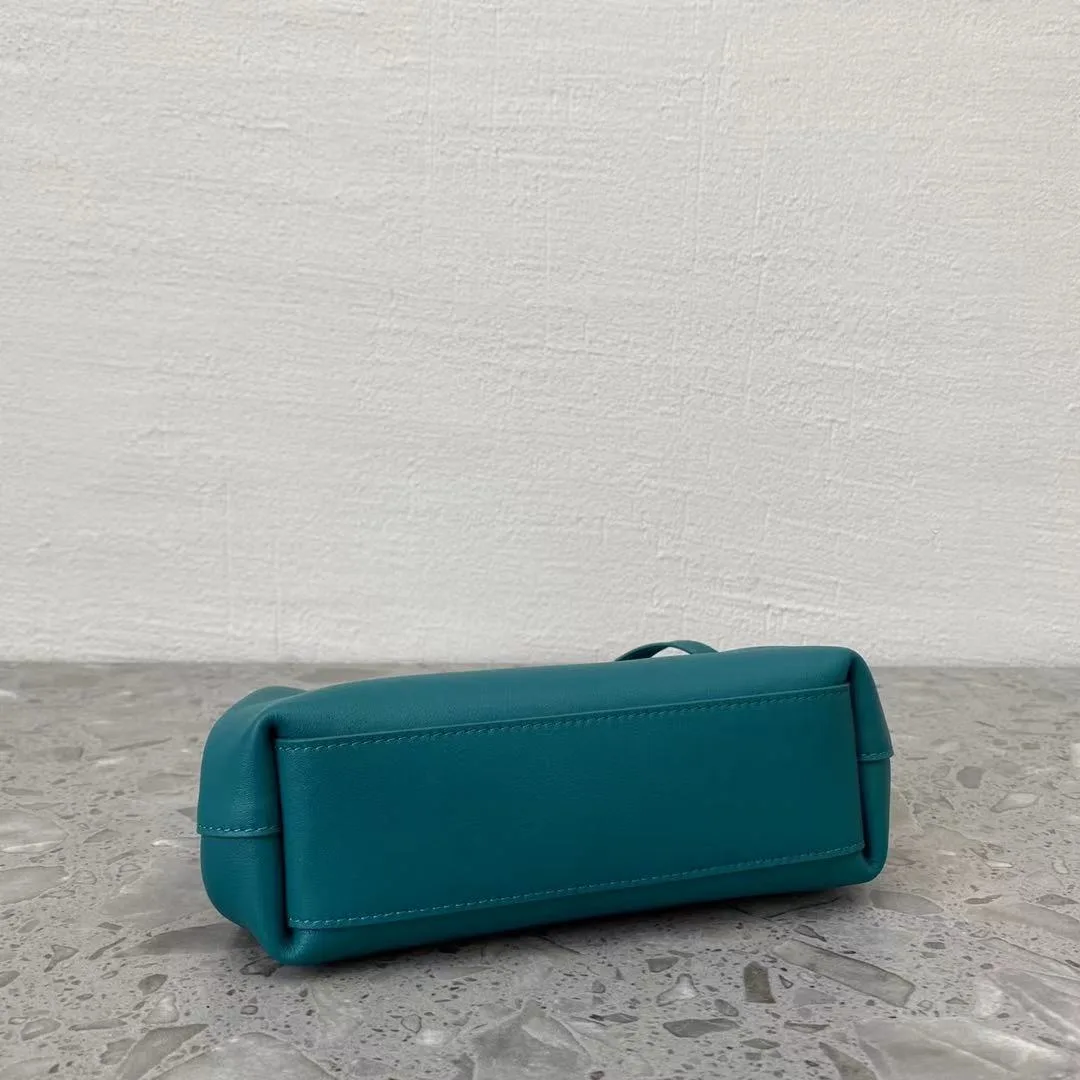 Alternative view of Bottega Veneta Point Blue