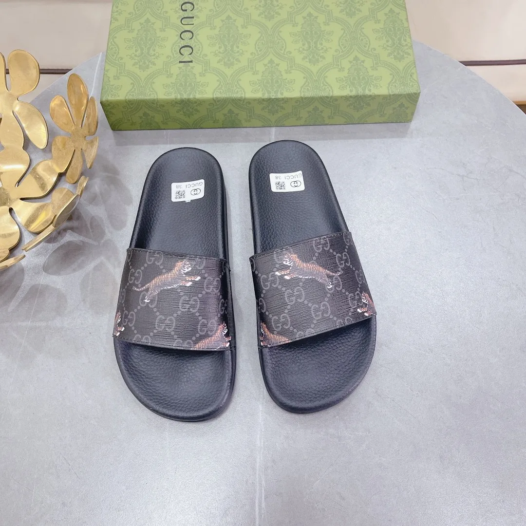 Gucci Women’s GG Supreme Slide Tiger Black - Image 3