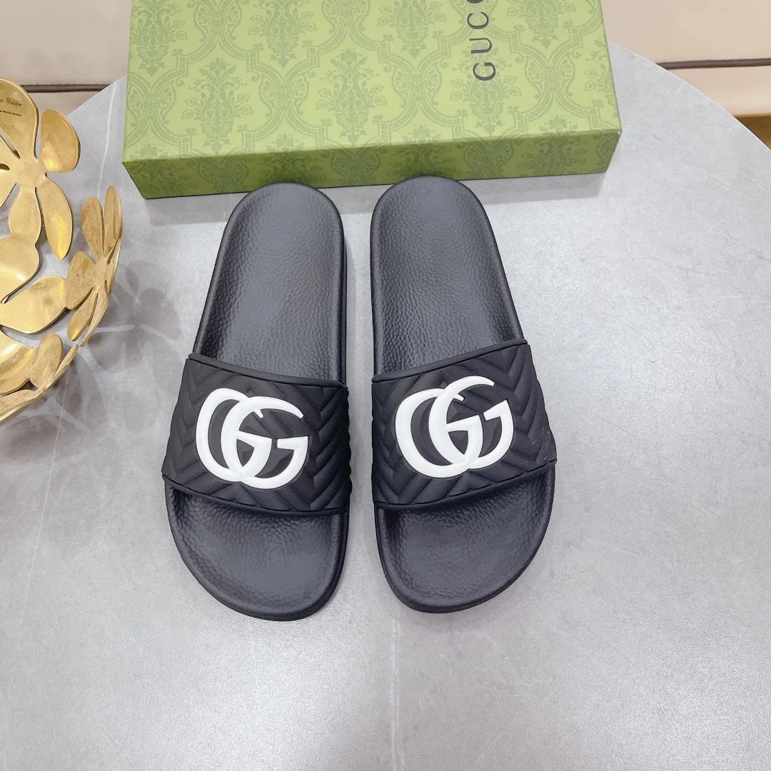 Gucci Women’s Quilted GG Rubber Slide Black And White - Image 3