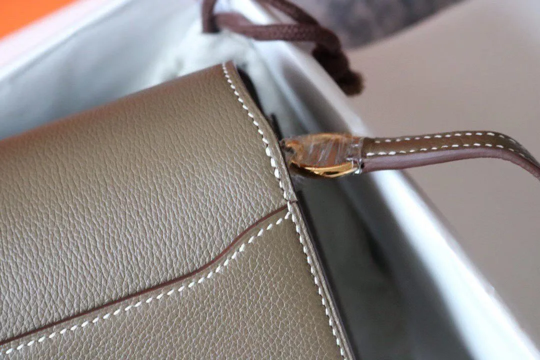 Alternative view of Hermes Evercolor Sac Roulis 23 Grey Galet