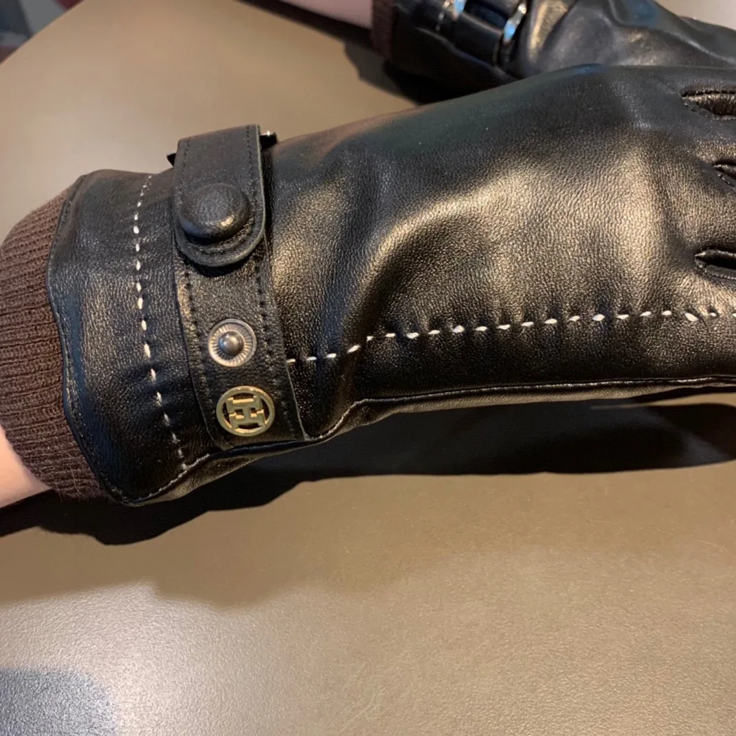 Hermes Soya Gloves In Black - Image 6