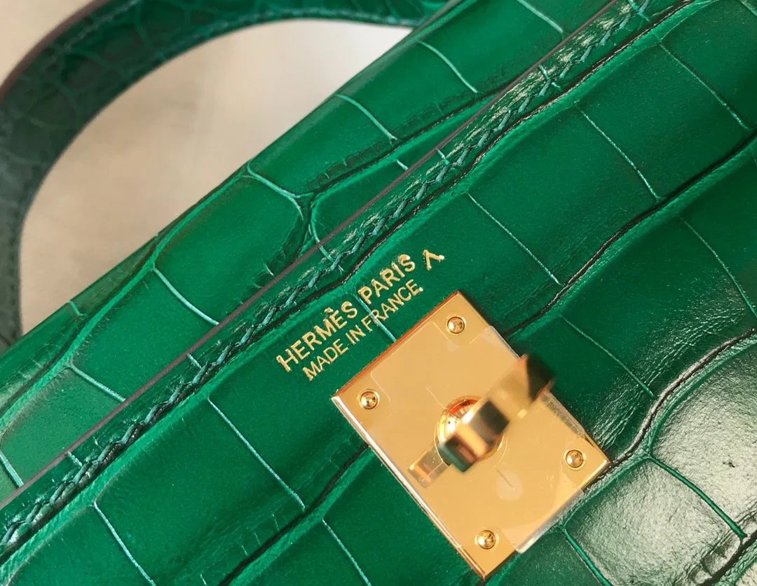 Hermes Mini Kelly 19 Green Crocodile Bag - Image 4