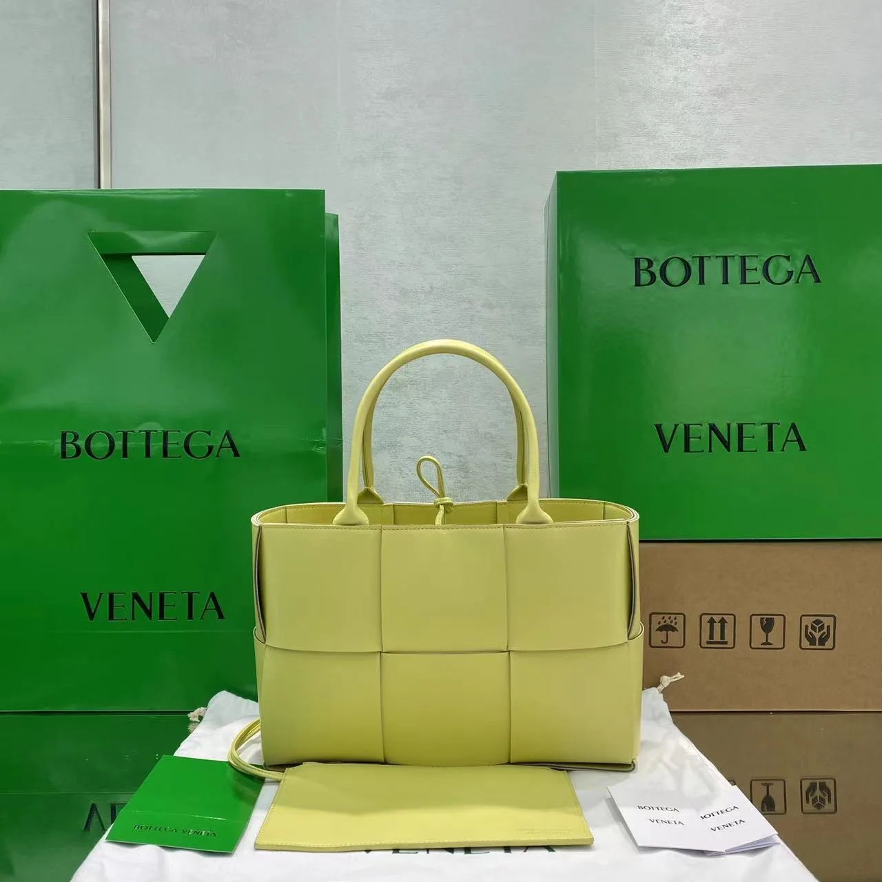 Understanding the Small Arco Tote Bag by Bottega Veneta: Design and Details