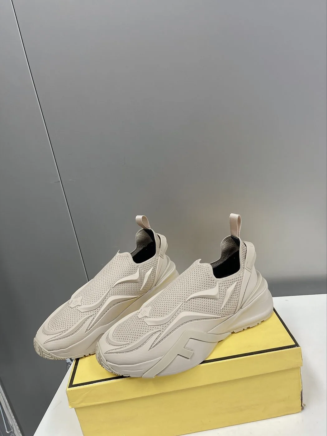 Fendi Low Trainers Sneakers Beige - Image 3