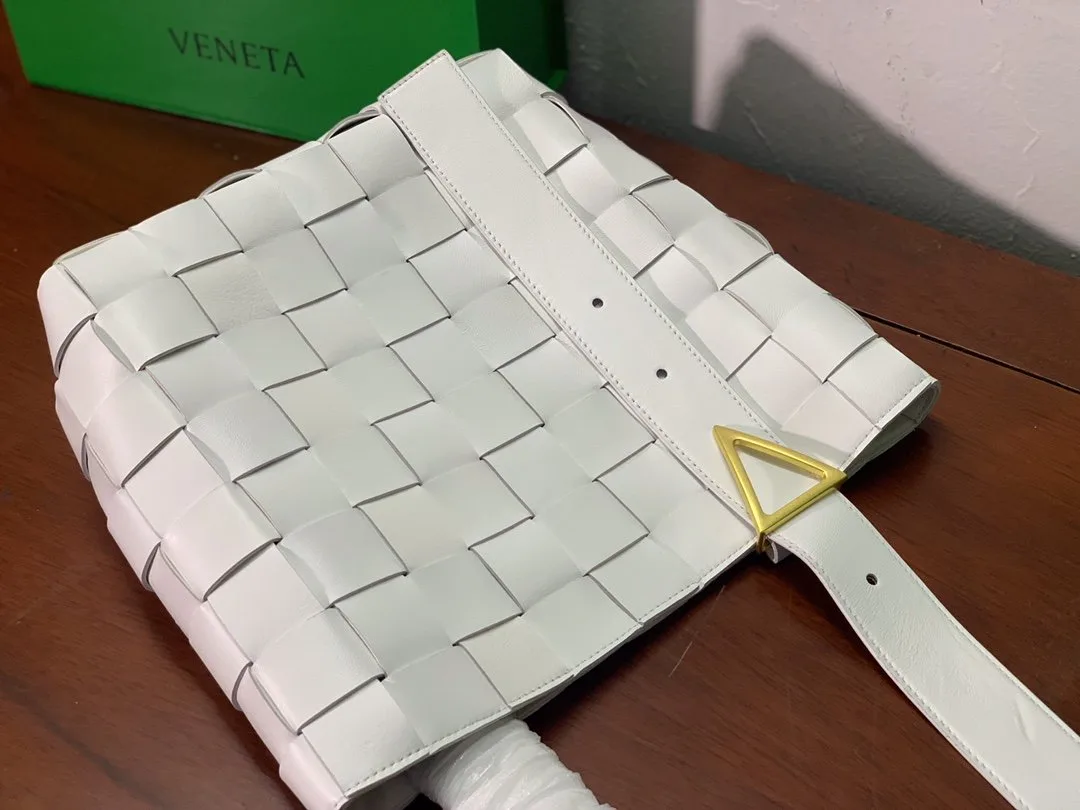 Bottega Veneta Shoulder Bag Nappa White - Image 4