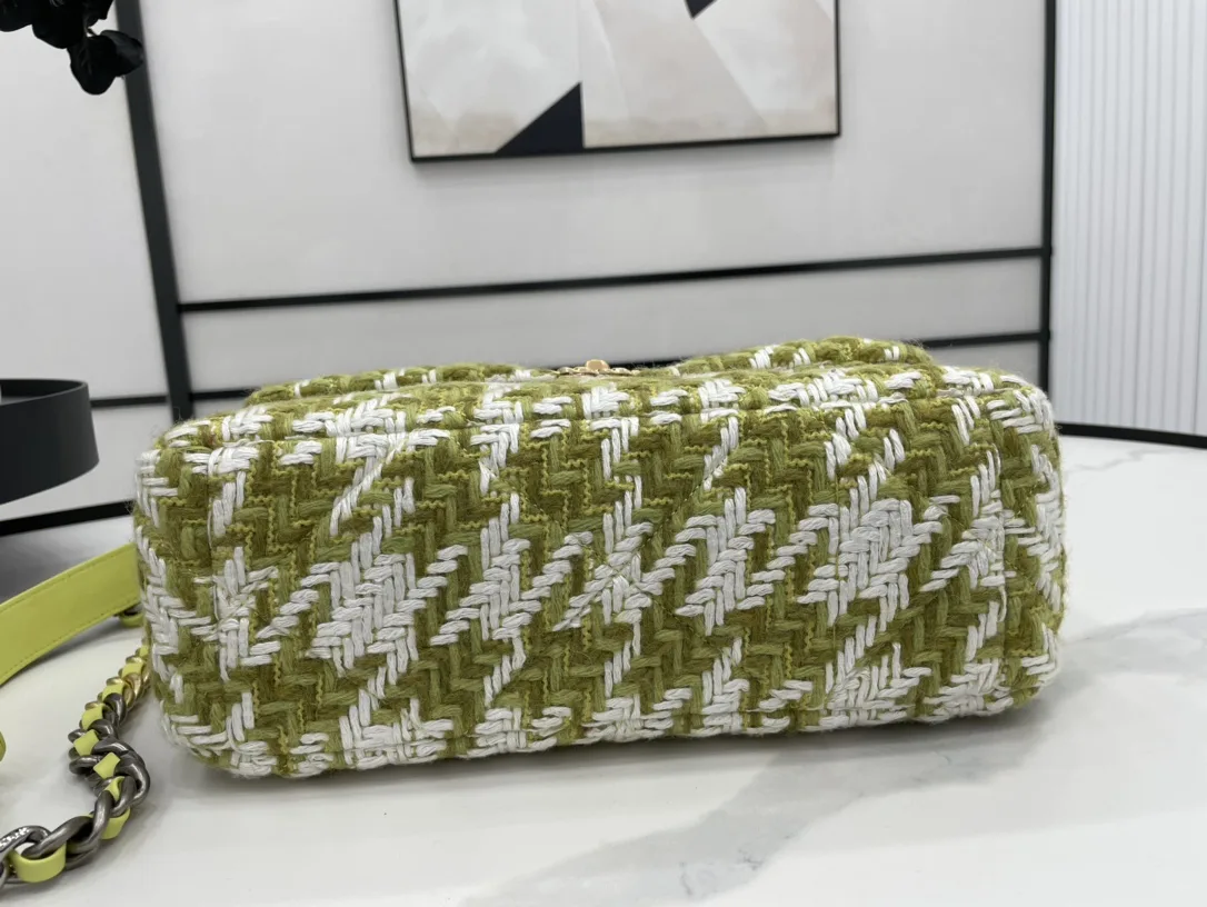 Chanel 19 Large Handbag Gold Hardware Green - Image 5