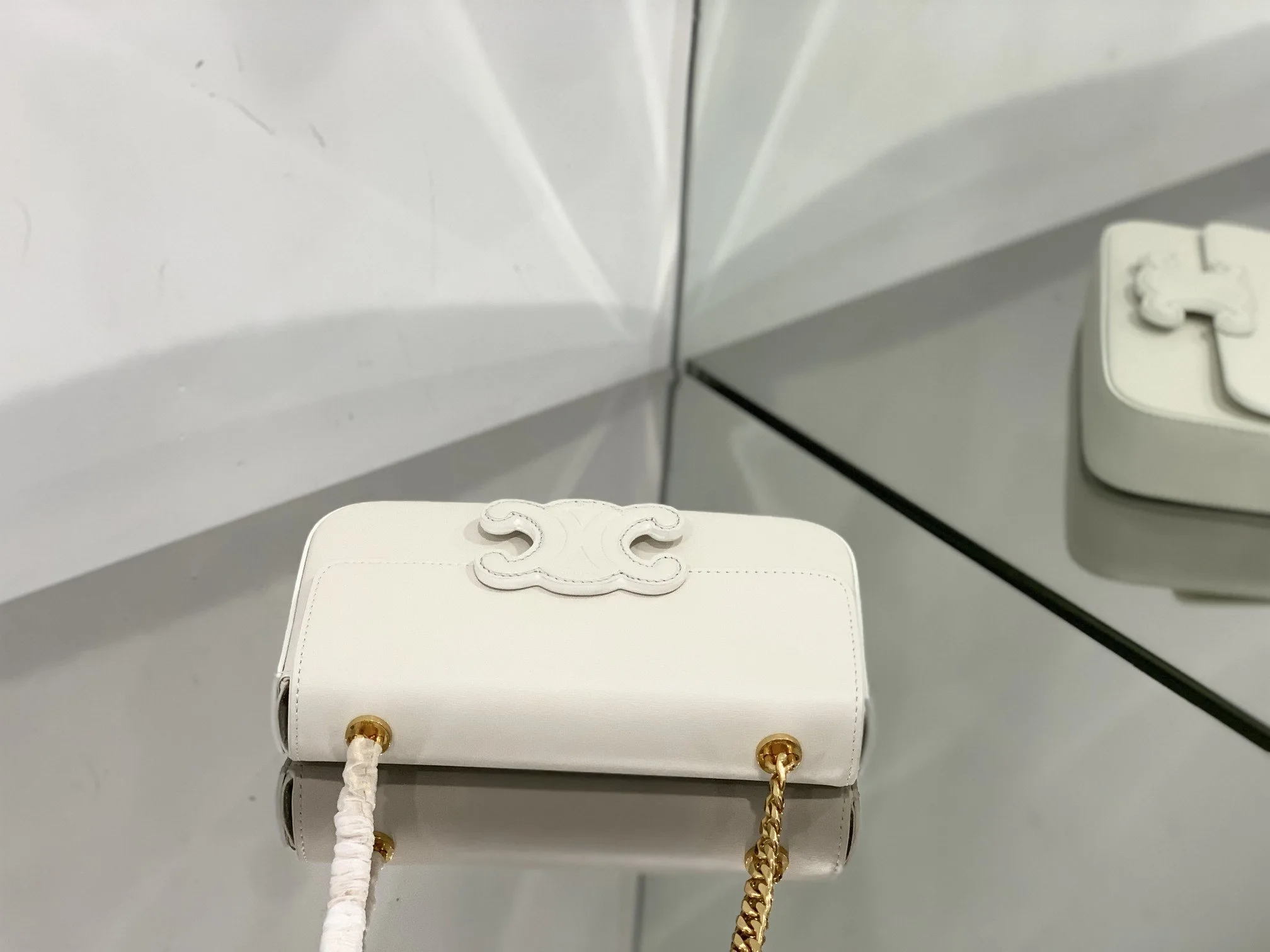 Celine Chain Shoulder Bag Cuir Triomphe White / - Image 6