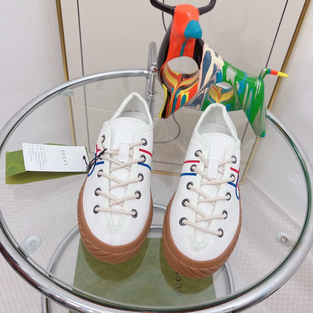 Alternative view of Gucci Women’s Interlocking G Sneaker White