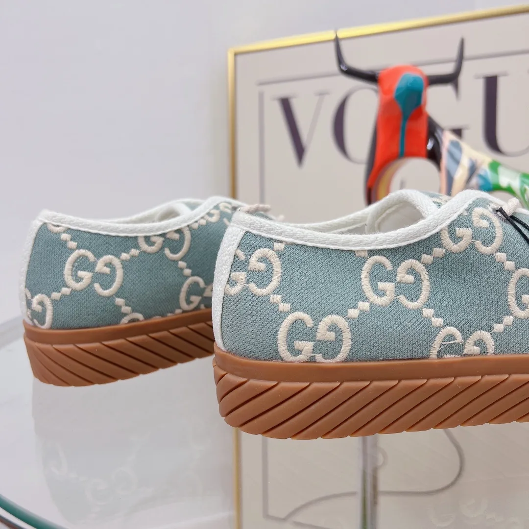 Gucci Women’s Maxi GG Sneaker Grey - Image 3