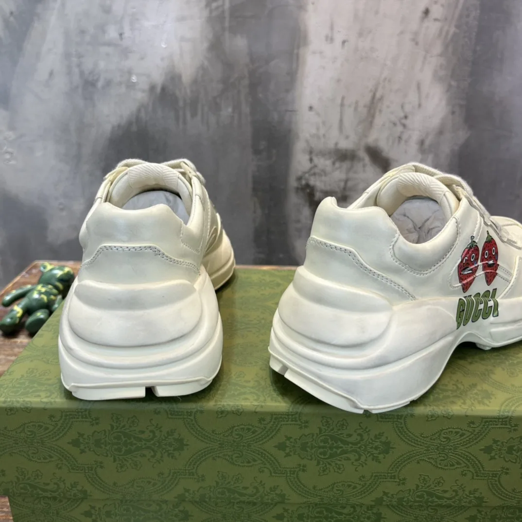 Gucci Men’s Rhyton Sneaker With Strawberry Print Ivory White - Image 7