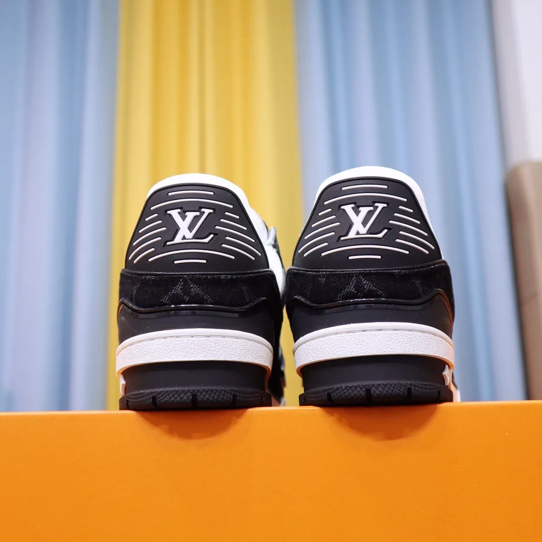 Louis Vuitton Trainer Sneaker Mix Of Materials Black/White - Image 5