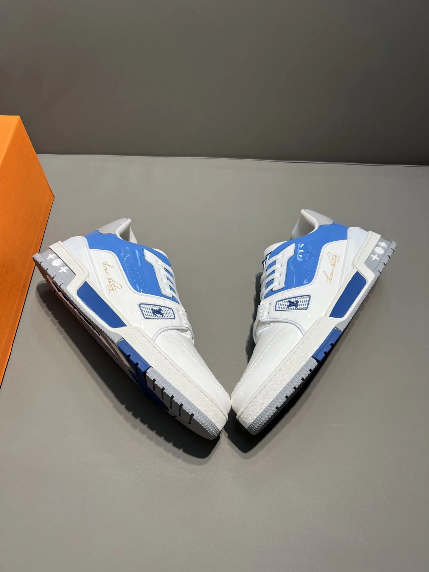 Louis Vuitton Trainer Sneaker White/Blue Virgil Abloh - Image 4