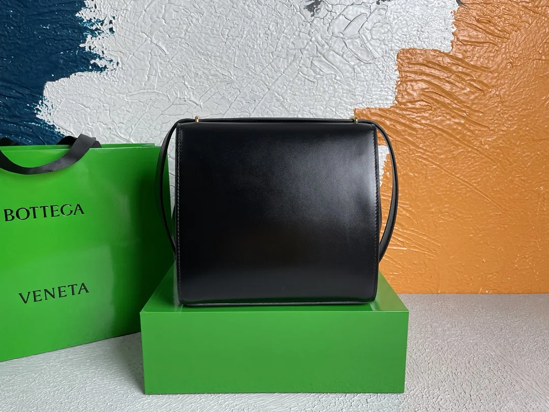 Alternative view of Bottega Veneta Clip Bag Black