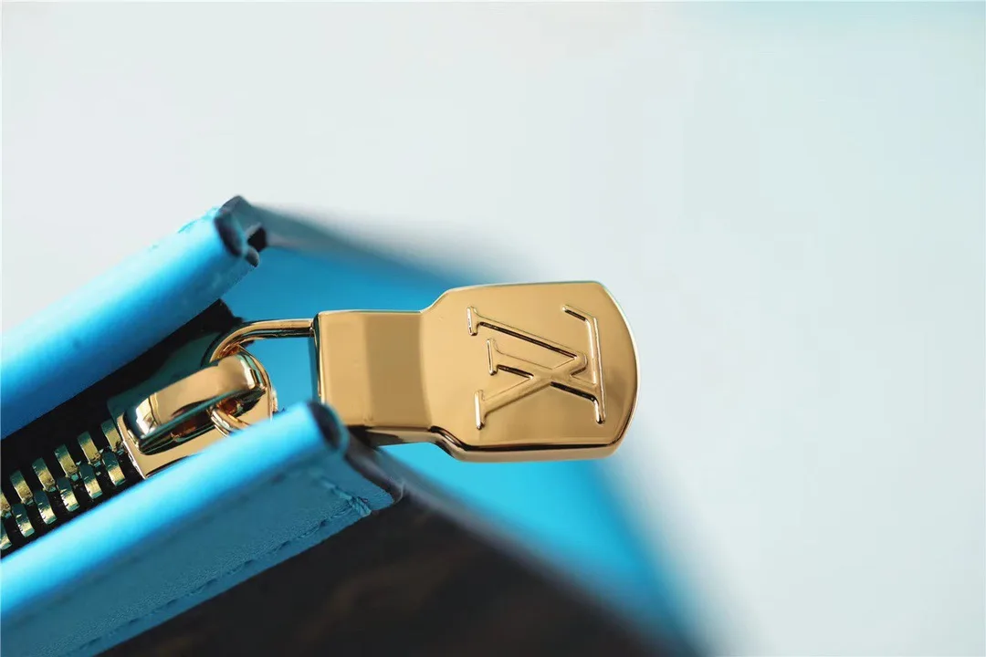 Louis Vuitton Pochette Voyage MM Monogram Canvas - Image 3