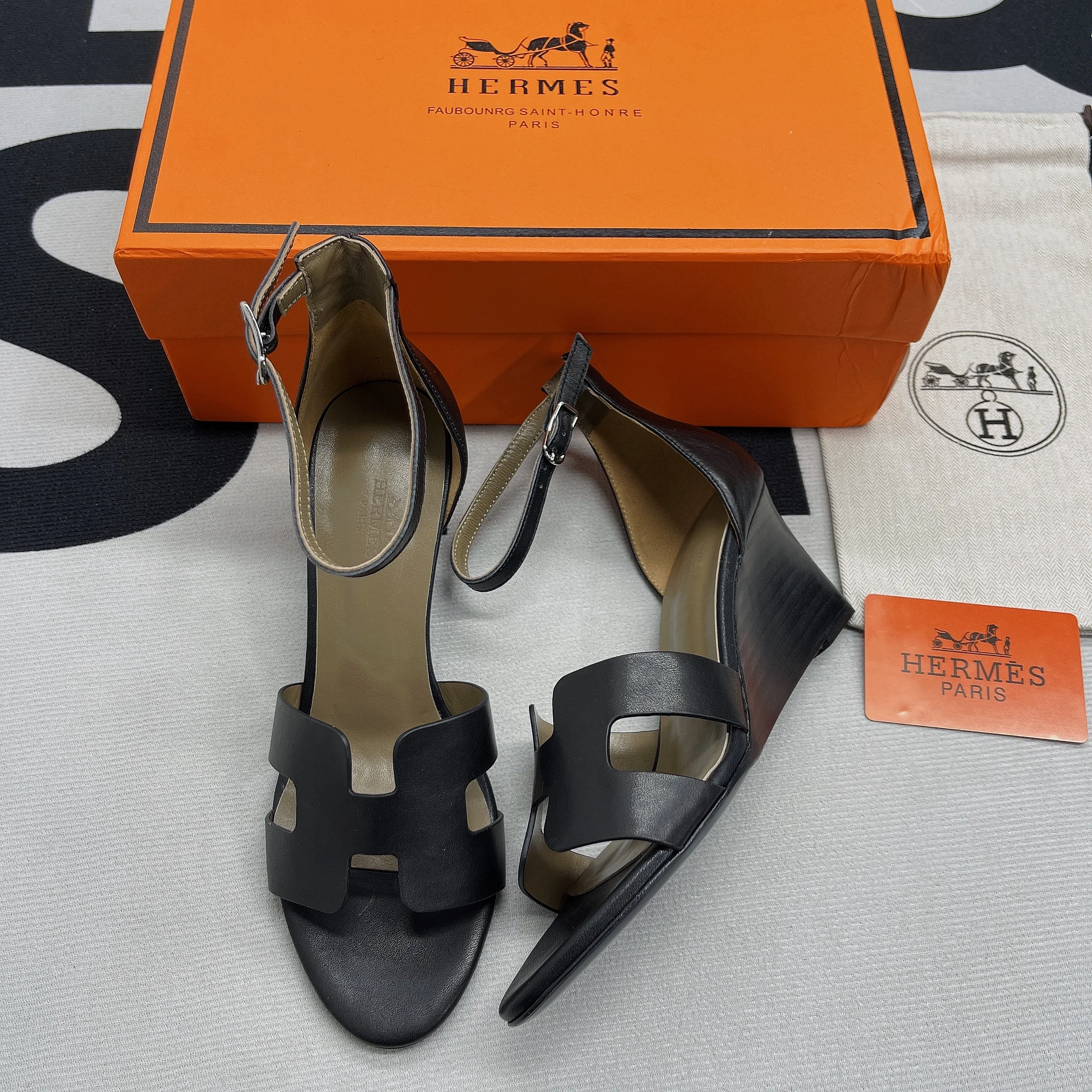 Hermes Legend Sandals Calfskin Leather Spring/Summer Collection Noir - Image 7