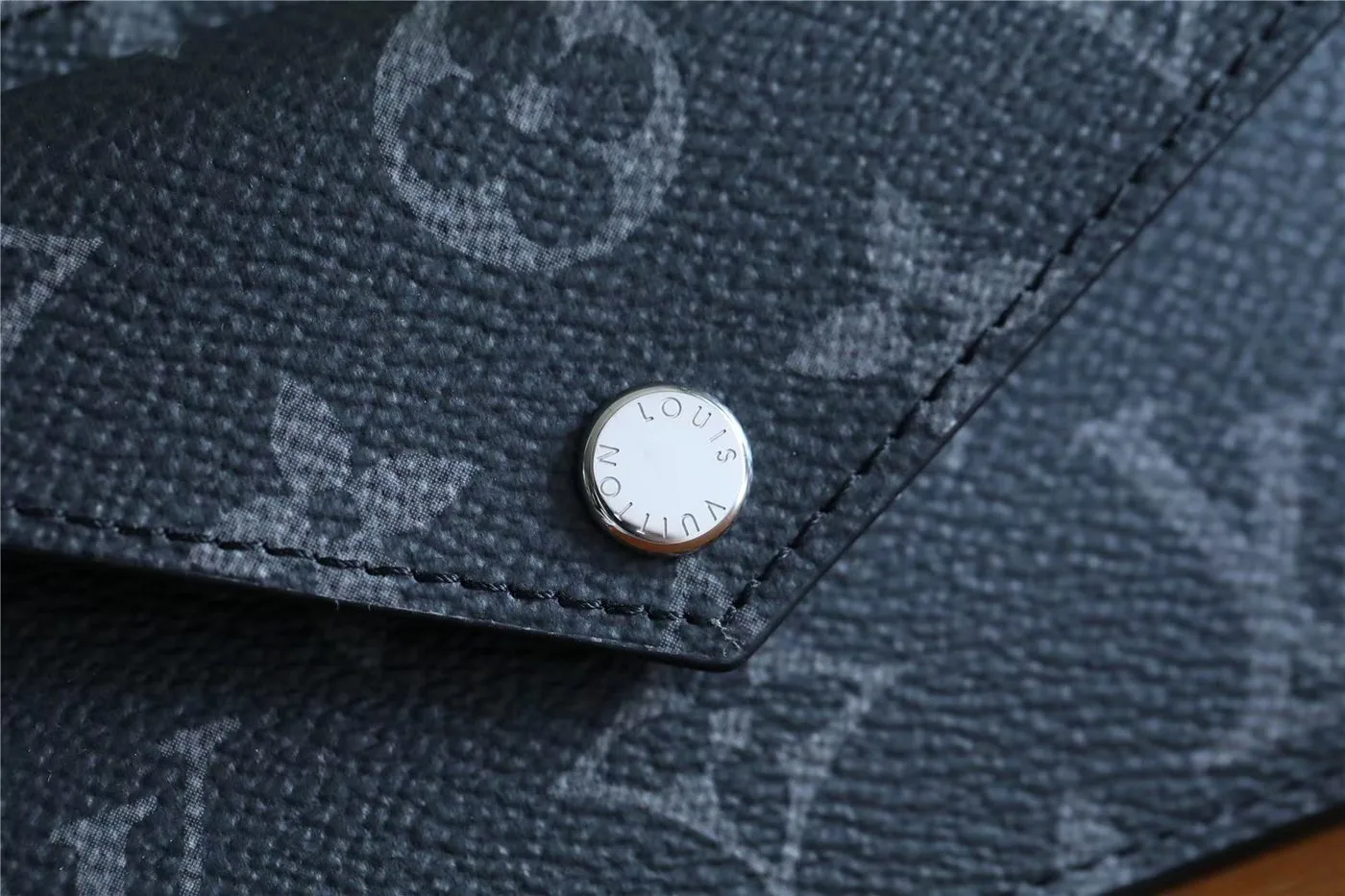 Louis Vuitton Card Holder Recto Verso Monogram Eclipse - Image 4