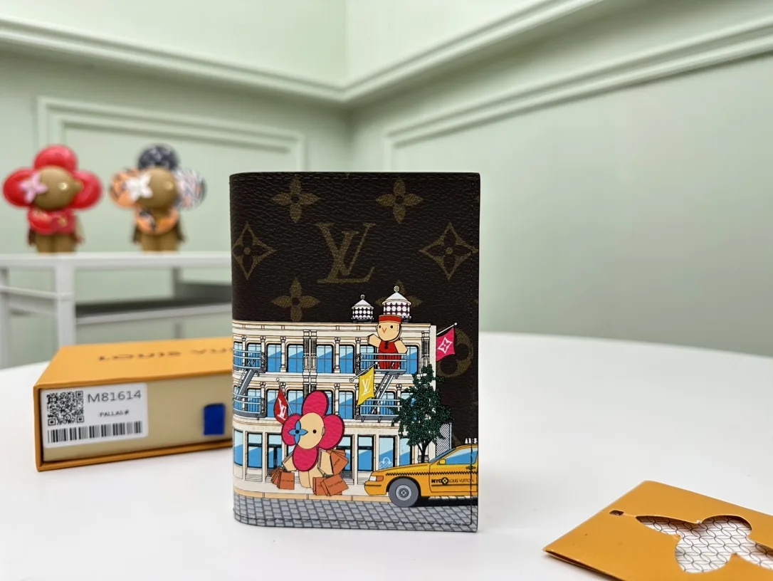 Louis Vuitton Vivienne Passport Cover Monogram Yellow 5.5Inches/ - Image 3