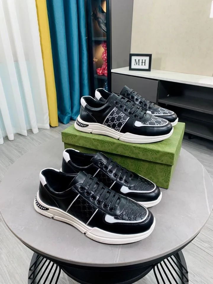 Gucci Men’s GG Embossed Sneaker Chucky With Stripes Black And White - Image 5