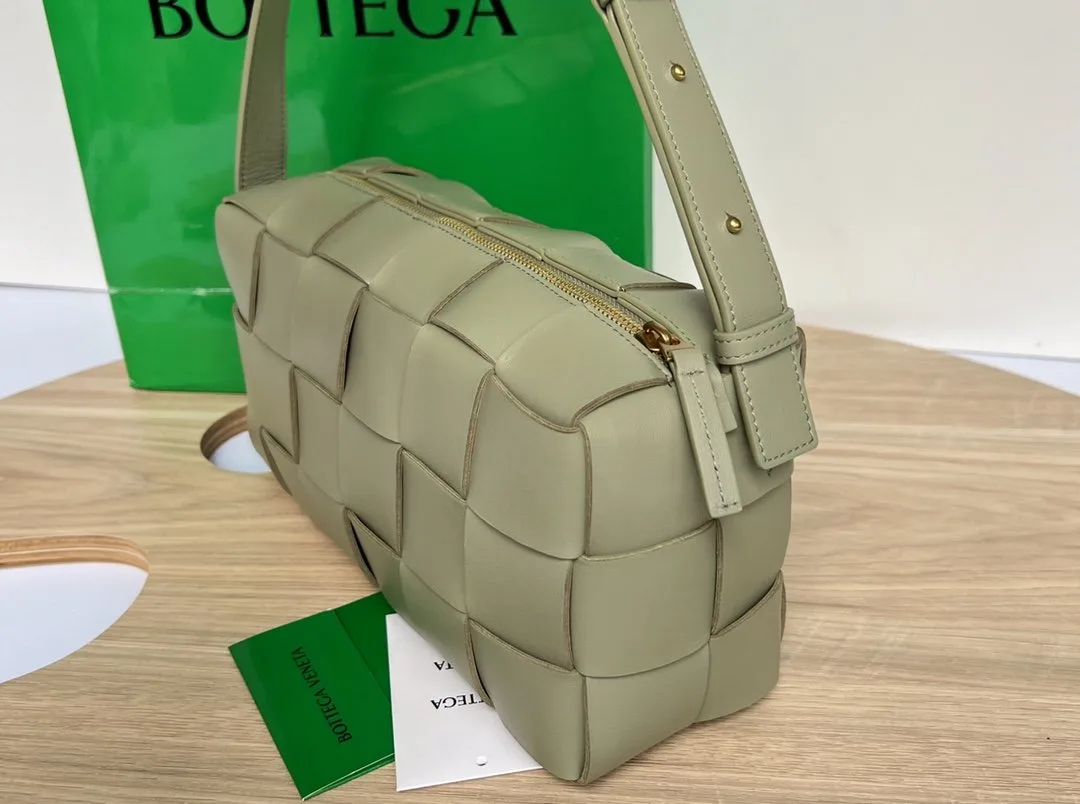 Bottega Veneta Brick Cassette Beige - Image 3