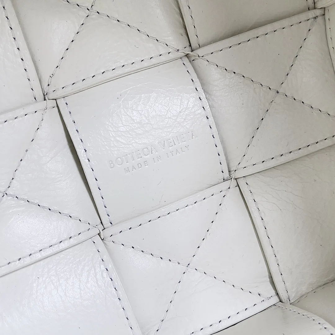 Bottega Veneta Small Cassette Bucket Bag White - Image 3