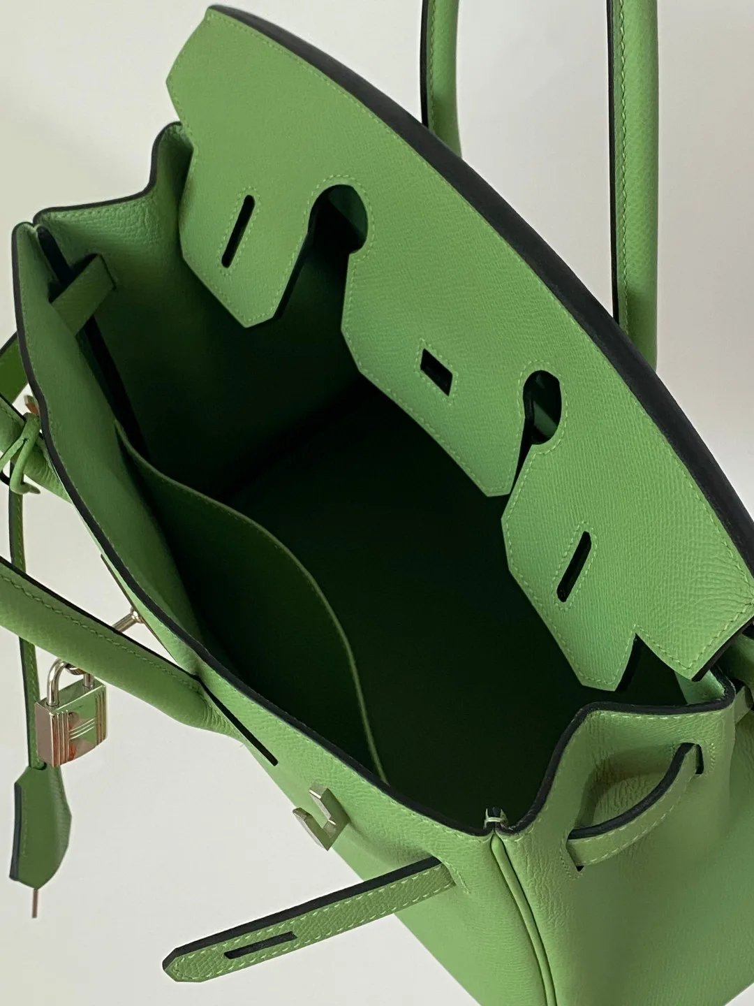 Hermes Birkin Top Handle Bag / Nata Swift Green Silver Hardware - Image 7