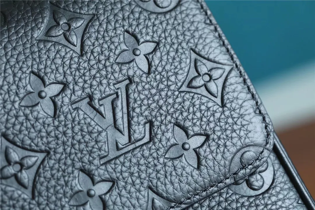 Louis Vuitton S Lock A4 Pouch Taurillon Black - Image 2