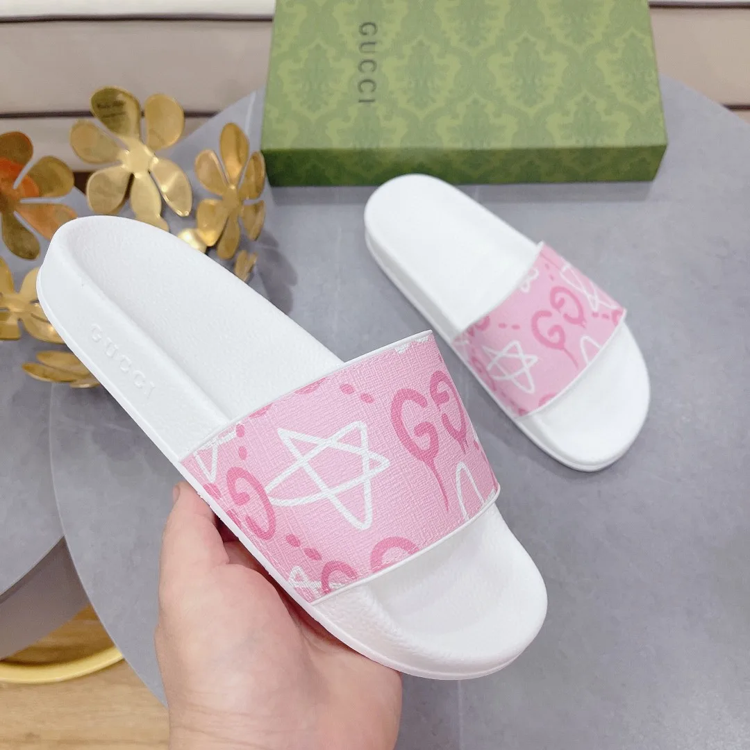 Gucci Women’s GG Stars Print Slide Sandal Pink And White - Image 3
