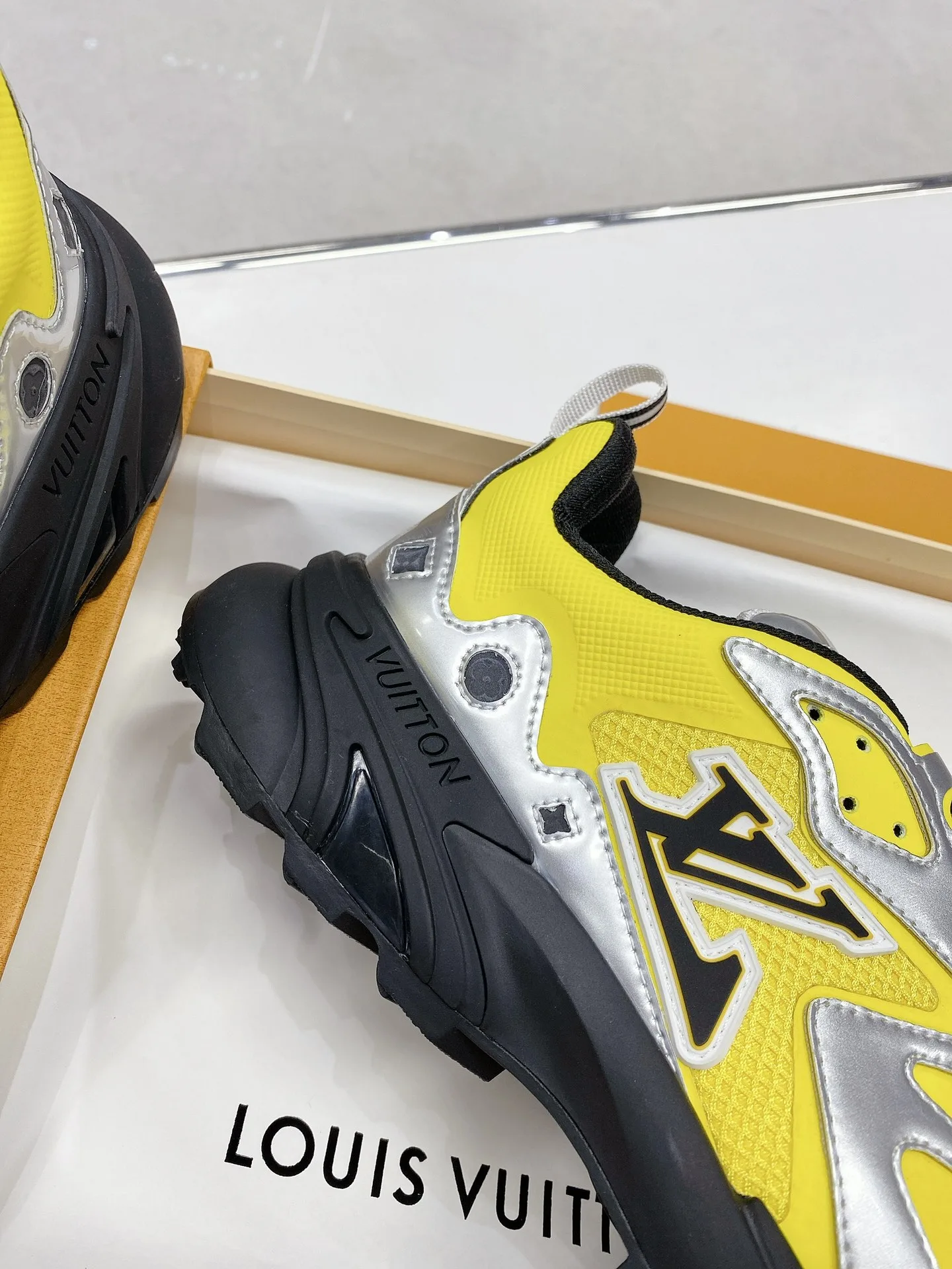 Louis Vuitton Men’s LV Runner Tatic Sneaker Yellow - Image 7