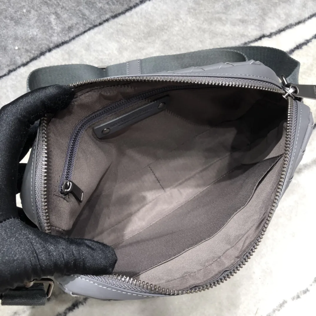 Bottega Veneta Classic Intrecciato Gray - Image 4