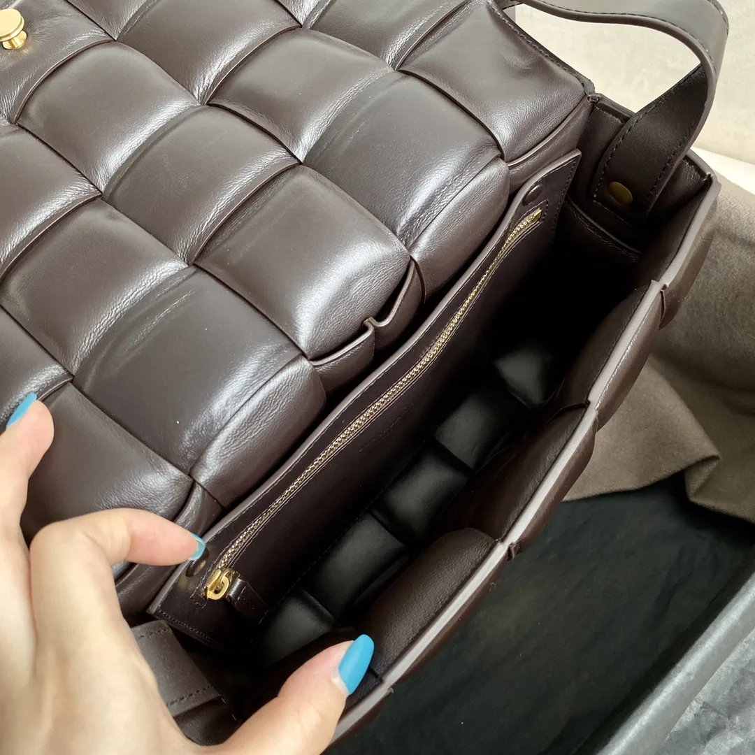 Bottega Veneta Padded Cassette Bag / In Fondant - Image 6