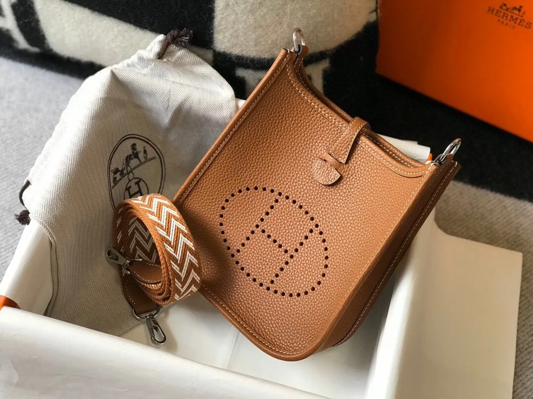 Hermes Evelyne 16 Amazone Shoulder Bag / Brown Palladium Hardware - Image 3