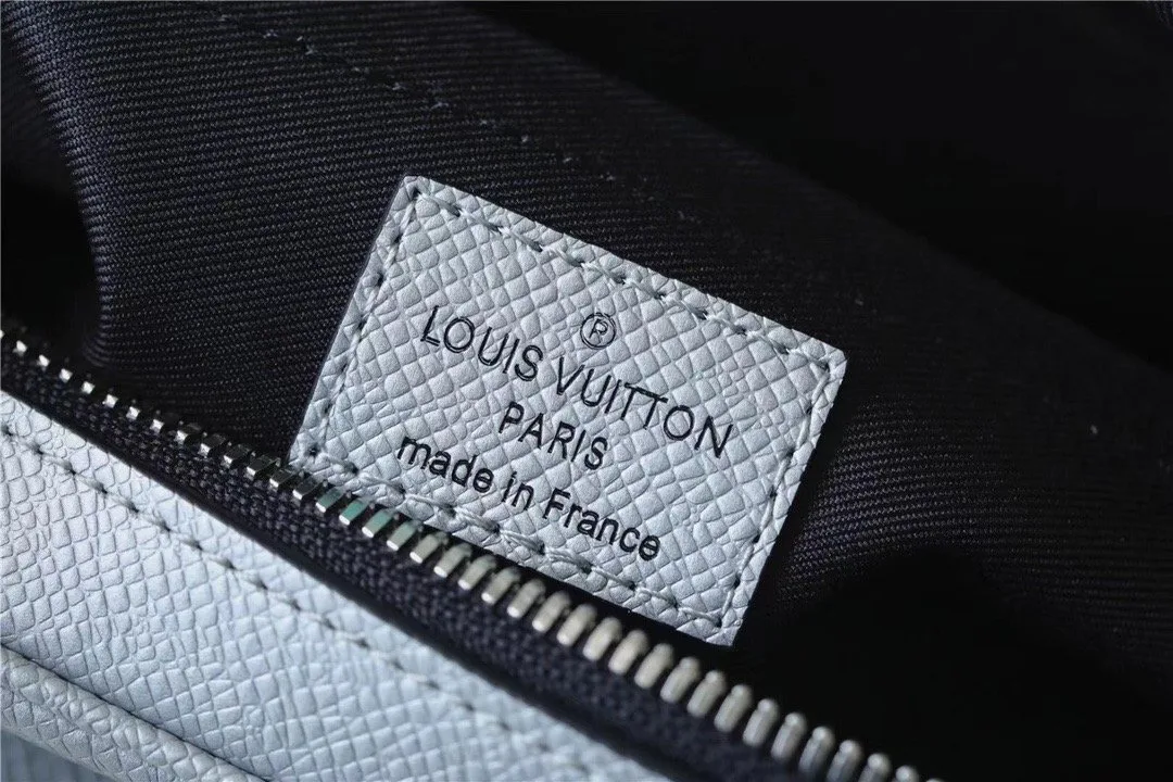 Louis Vuitton Outdoor Messenger Bag Monogram/Taiga Gunmetal Grey / - Image 2