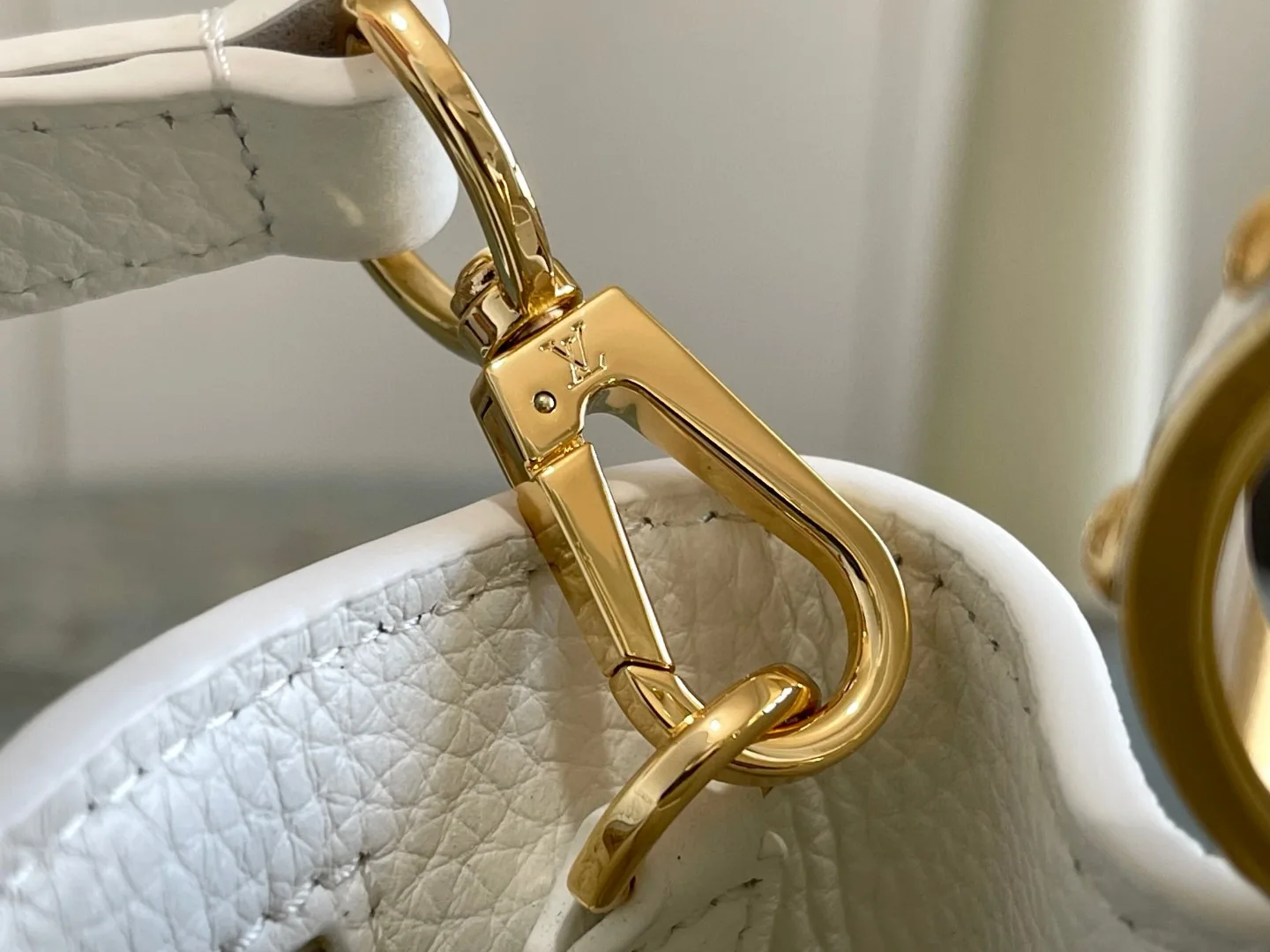 Louis Vuitton Capucines MM Top Handle Bag / White Gold Hardware - Image 9