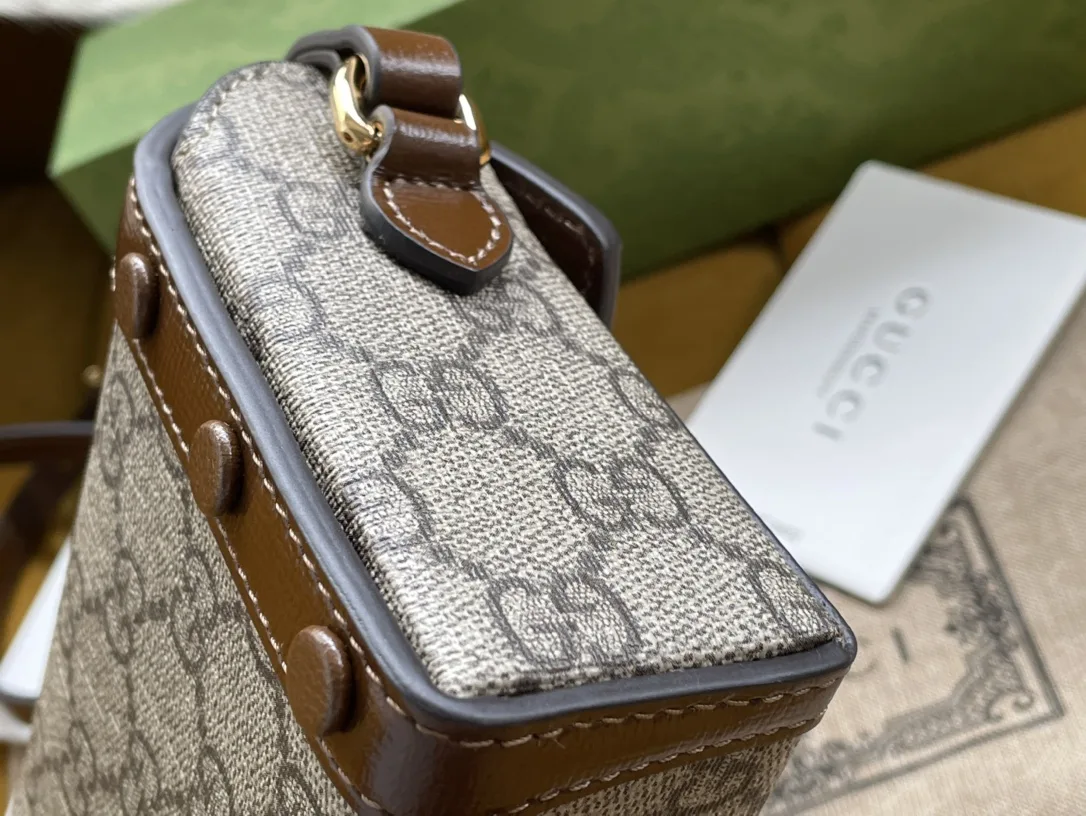 Gucci Childrens Horsebit 1955 Mini Bag / Beige Gold Hardware - Image 4