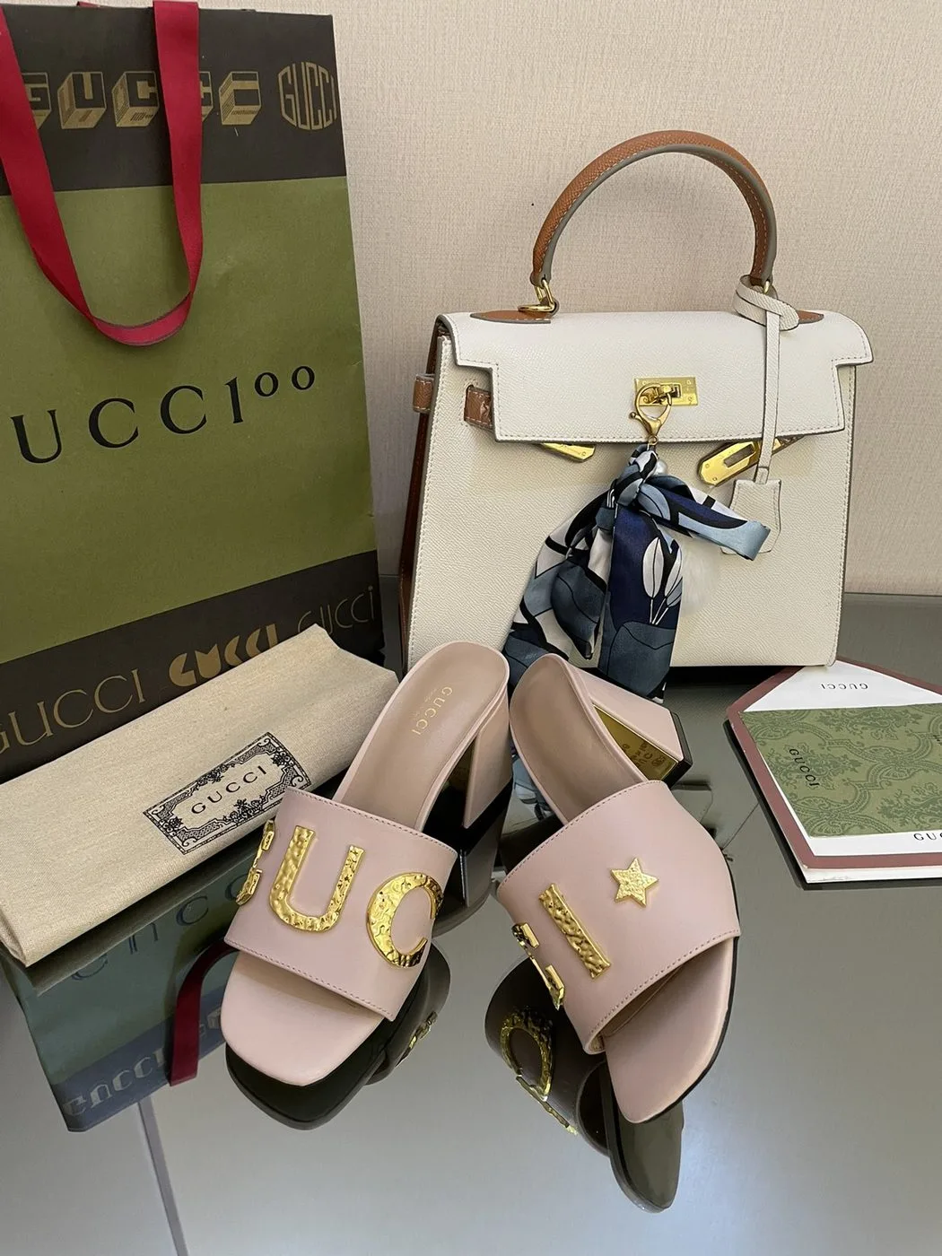 Gucci Women’s ‘Gucci’ Slide Sandal Light Pink