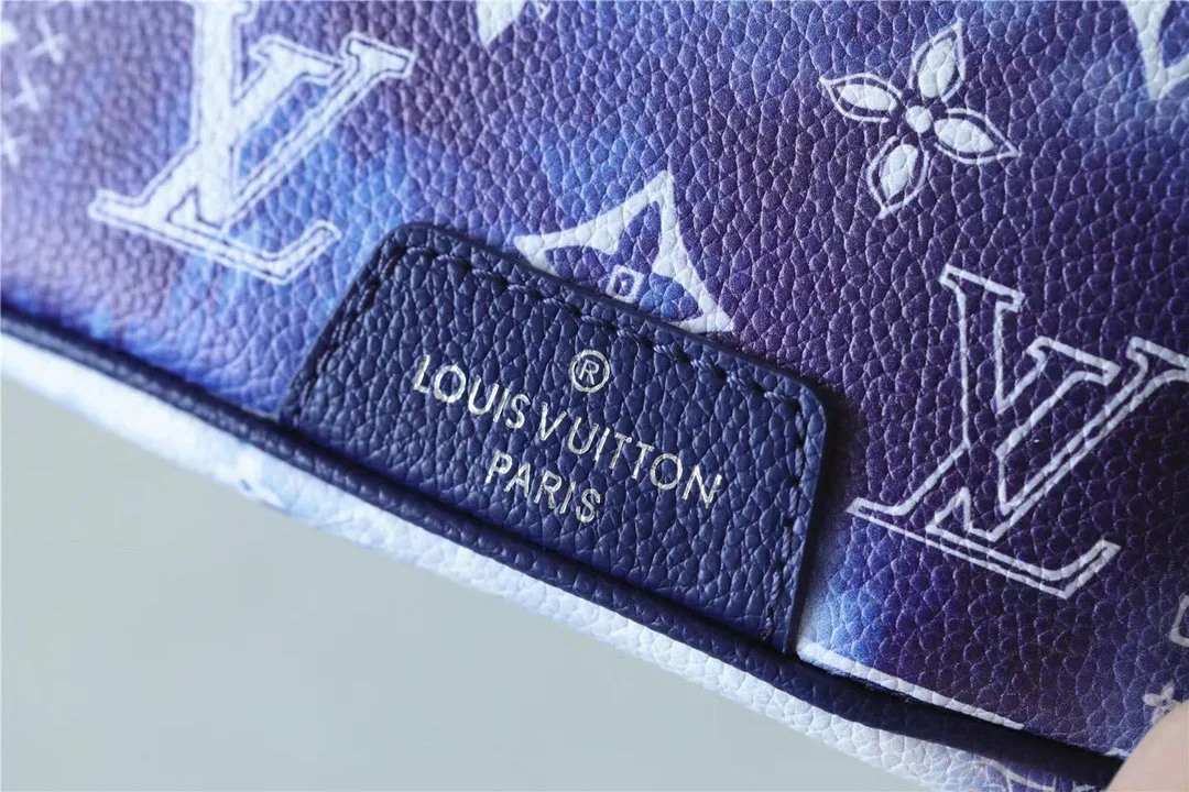Louis Vuitton Discovery Bumbag PM / Monogram Blue Silver Hardware - Image 4