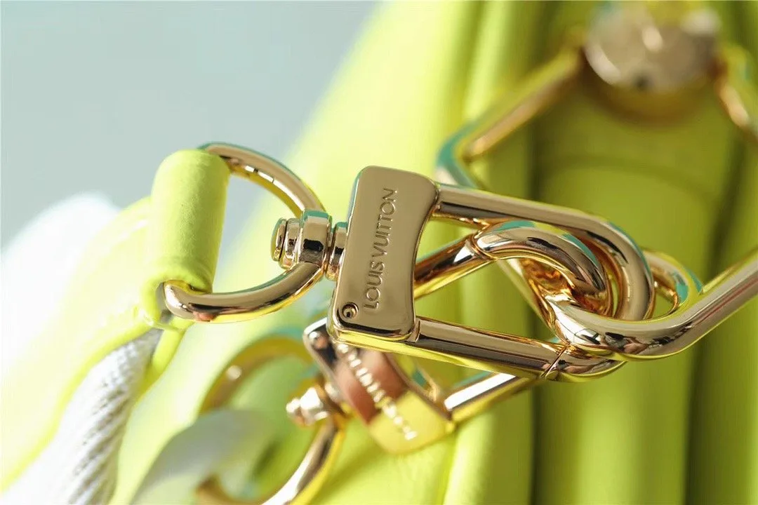 Louis Vuitton Coussin PM Shoulder Bag / Monogram Yellow Gold Hardware - Image 5