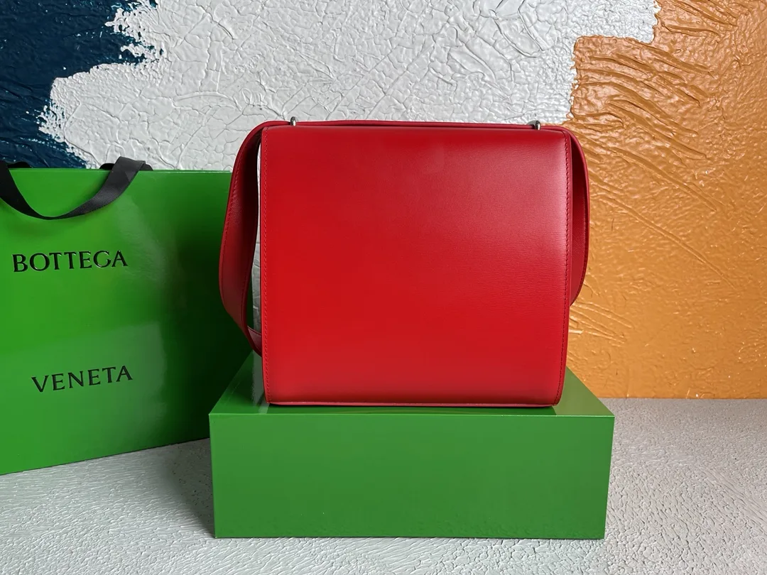 Alternative view of Bottega Veneta Clip Bag Red
