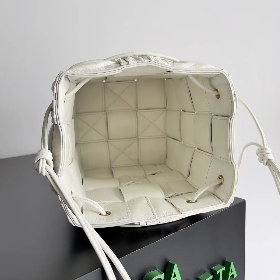 Bottega Veneta Small Cassette Bucket Bag White - Image 4