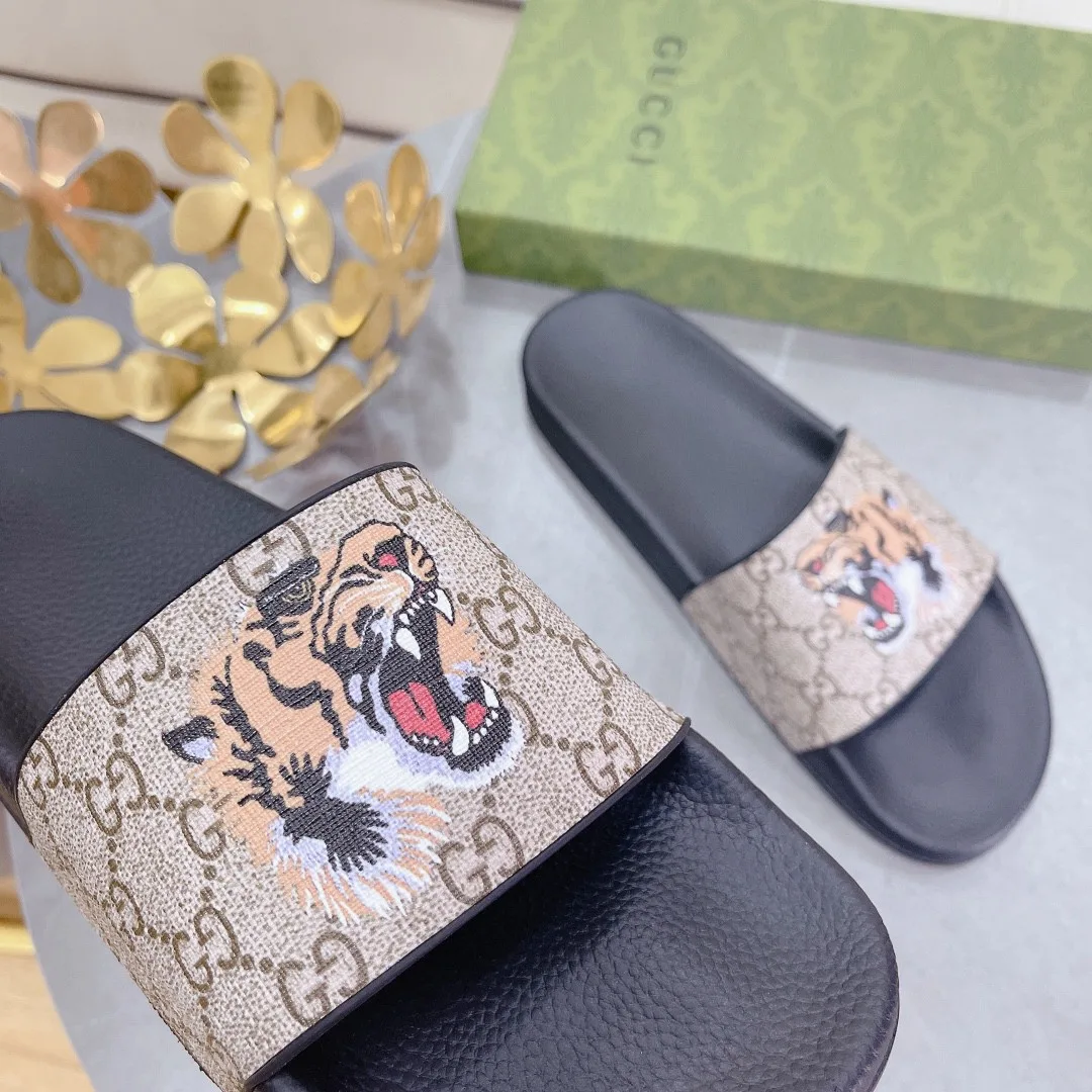 Gucci Men’s Gucci Supreme Slides With Tiger Black And Gray - Image 6