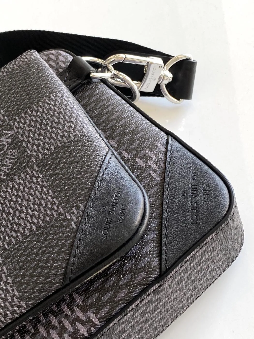 Louis Vuitton Trio Messenger Damier Graphite Black - Image 2