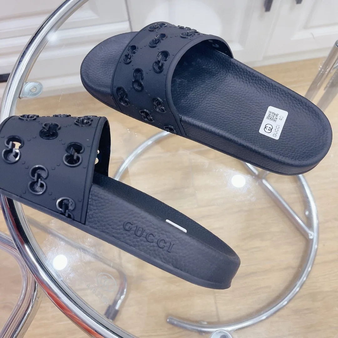 Gucci Women’s Rubber GG Slide Sandals Black - Image 4