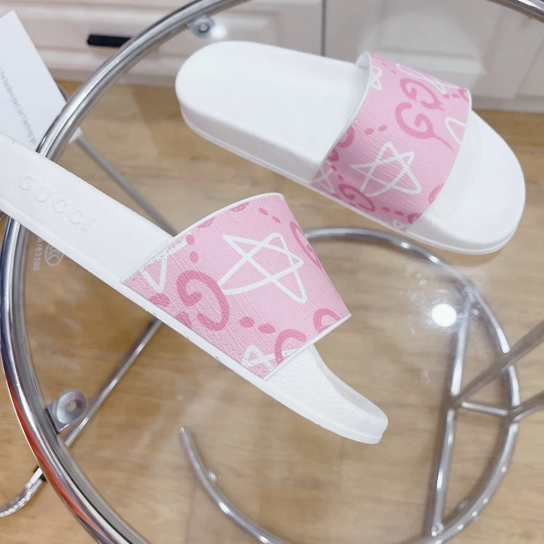 Gucci Women’s GG Stars Print Slide Sandal Pink And White - Image 2