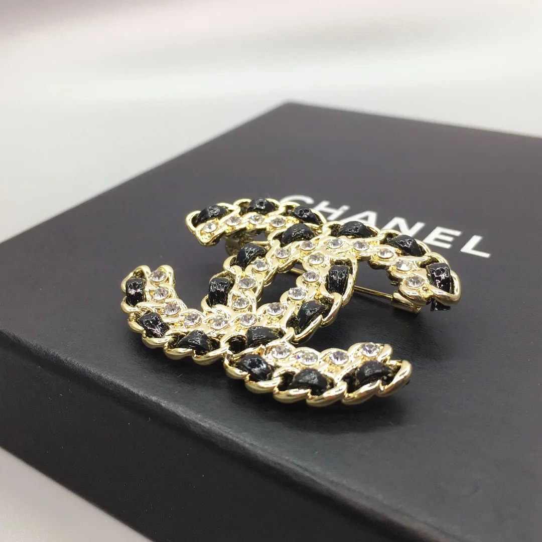 Chanel Brooch CC Logo Gold-toned - Image 3