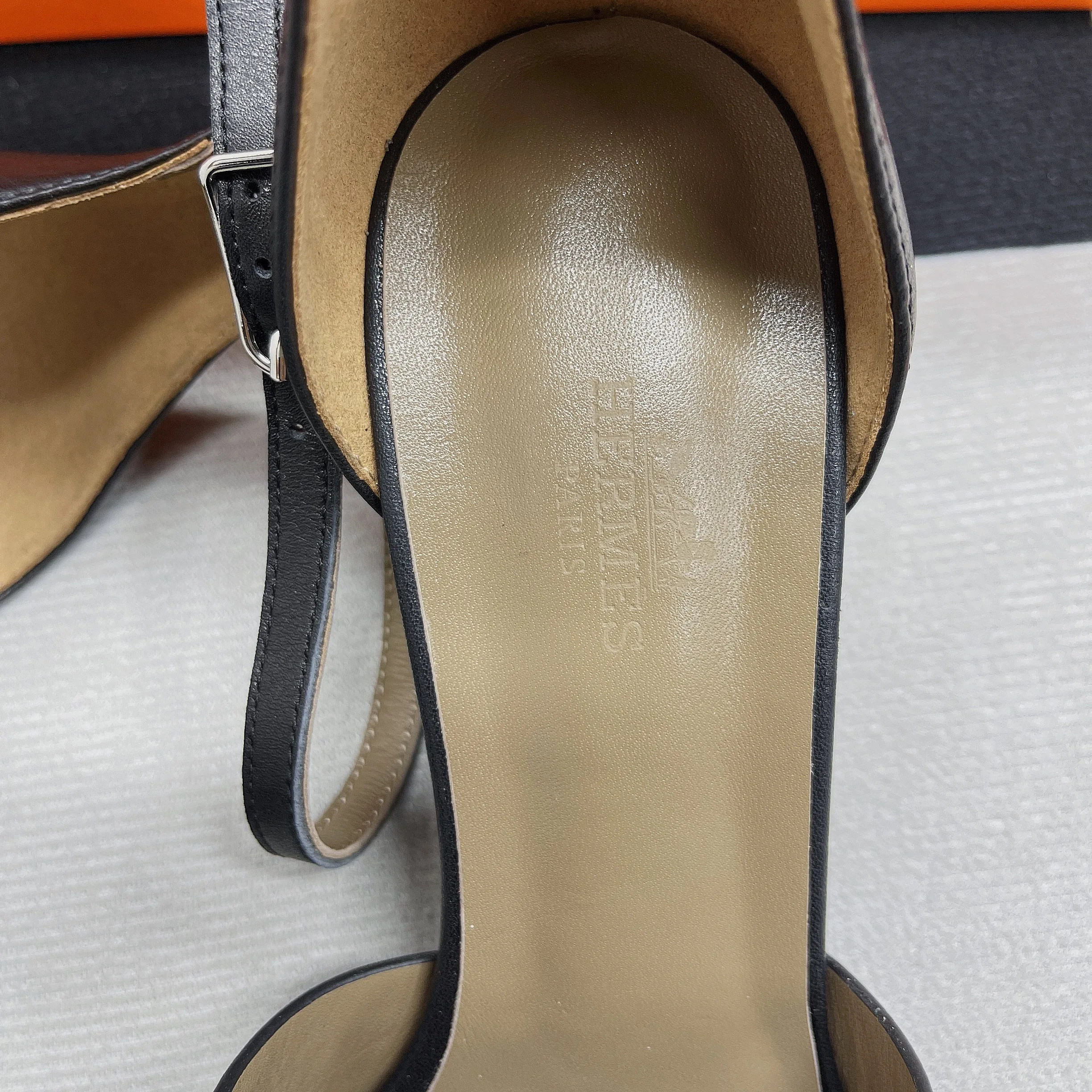 Hermes Legend Sandals Calfskin Leather Spring/Summer Collection Noir - Image 4