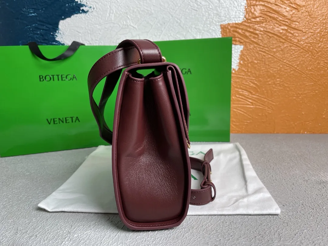 Bottega Veneta Clip Bag Purple - Image 3