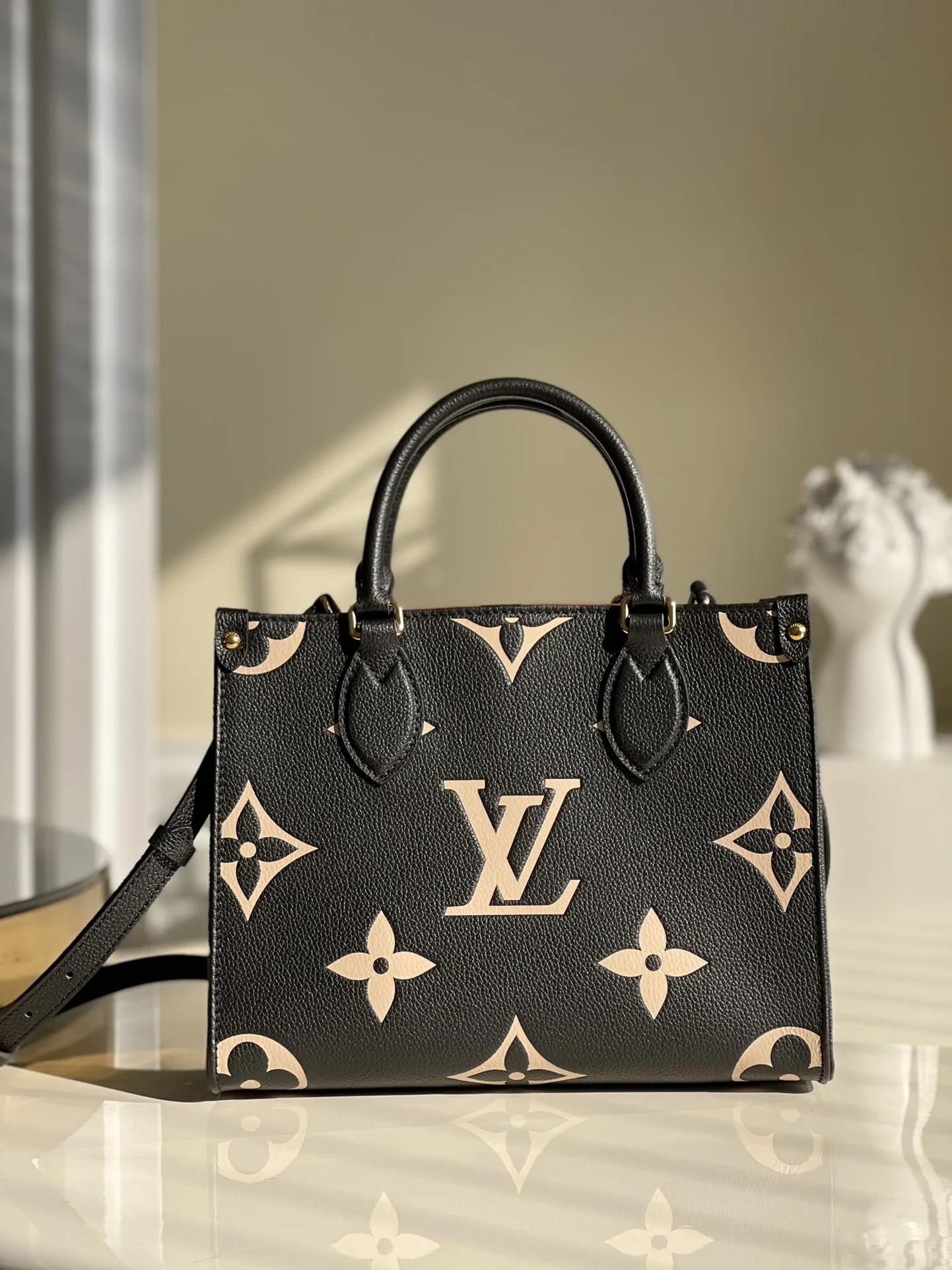 Louis Vuitton OnTheGo PM Tote Bag / Black Gold Hardware - Image 7