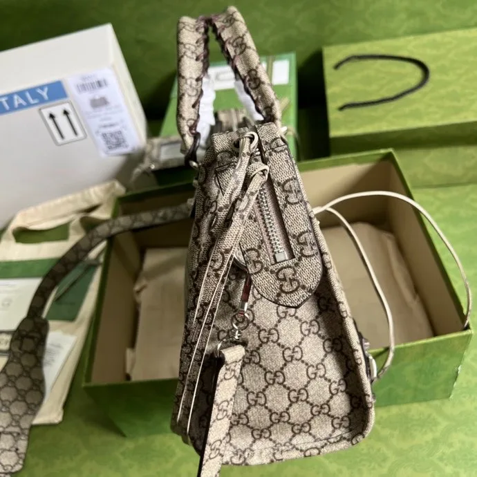 Gucci Luggage Beige - Image 3