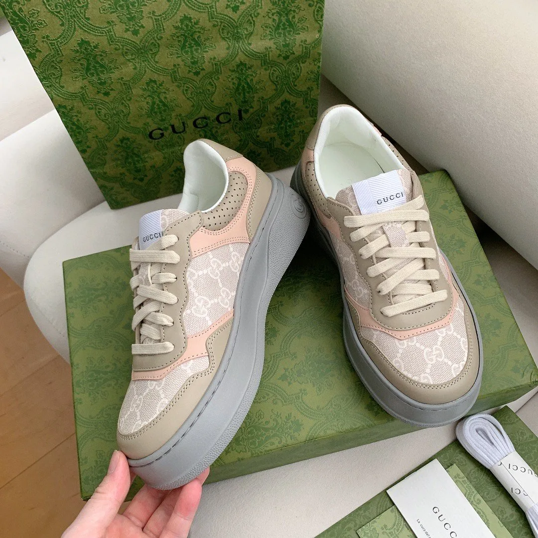 Gucci Women’s GG Sneaker White And Beige Supreme - Image 2