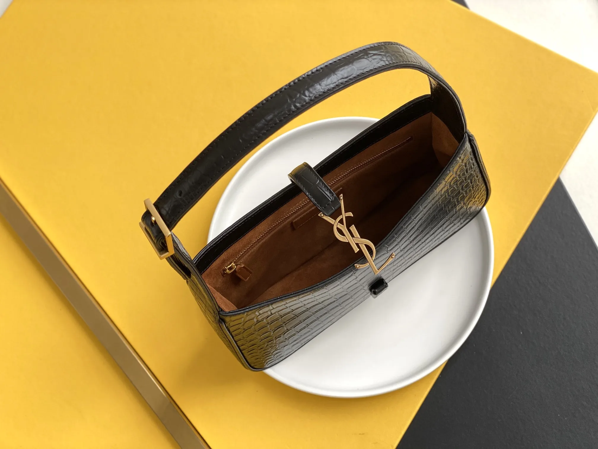 Saint Laurent LE 5 À 7 Hobo Bag Black In Embossed Material / YSL - Image 5